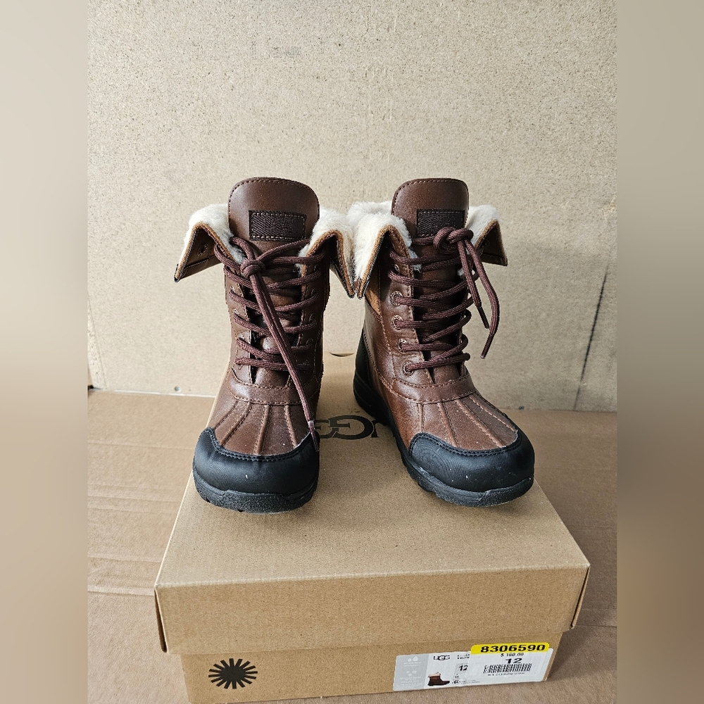 LNWT Kids UGG BUTTE